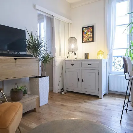 아파트 Cosy And Quiet In 파리